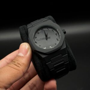 Unisex Analogue Watch with Plain Black Strap - Quartz Movement, 1 Pc